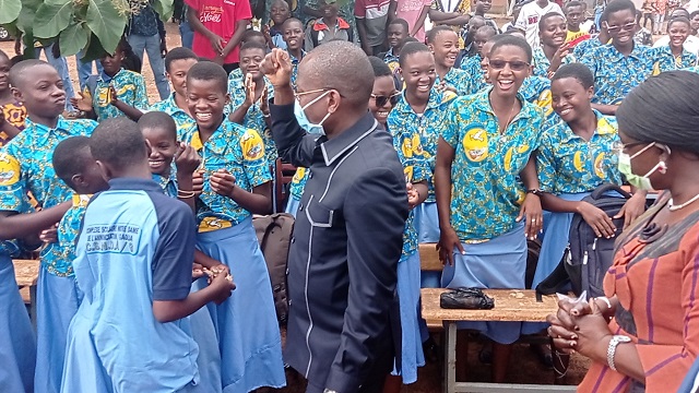 Education au Burkina : « Le gouvernement va continuer de se battre pour que chaque enfant puisse aller à l’école » rassure Stanislas Ouaro