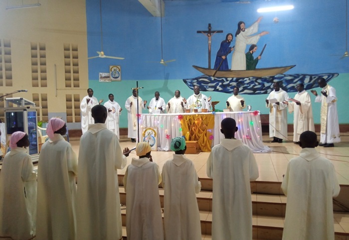 Noël 2023 à Dédougou : A la cathédrale Sainte Anne, des fidèles chrétiens ont imploré le Christ de faire renaître la paix au Faso