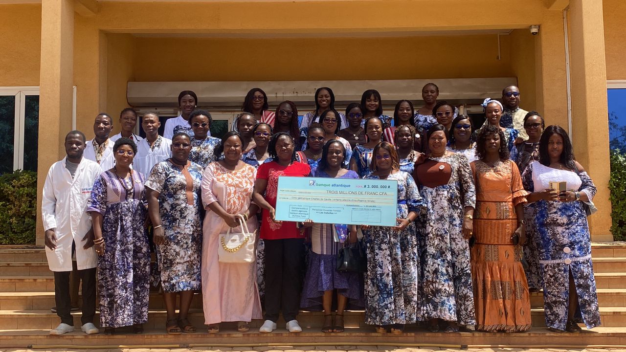 Burkina/Santé : L’amicale des femmes douanières offre 3 millions de francs CFA aux enfants souffrant d’insuffisance rénale