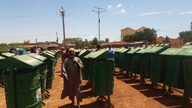 Arrondissement 10 de Ouagadougou : Des poubelles pour assainir les habitations