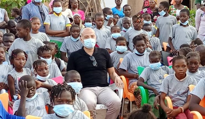 Scolarisation au Burkina : Rafi Dermardirossian, homme de l’année 2020 de CREDO, plus de 2 000 enfants démunis parrainés en cinq ans !