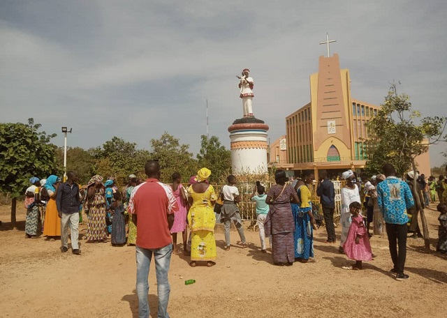 Archidiocèse de Ouagadougou : Des fidèles chrétiens de la paroisse Saint Augustin de Bissighin en pèlerinage marial à Yagma