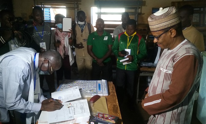 Elections du 22 novembre 2020 au Burkina : « Environ 1 300 bureaux de vote ne devront pas ouvrir », dixit Newton Ahmed Barry