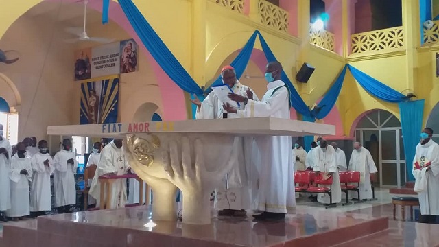 Paroisse cathédrale de Ouagadougou : La consécration d’un nouvel autel
