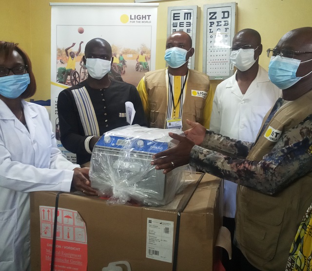 Santé : L’ONG Light for the World offre des équipements à des structures sanitaires