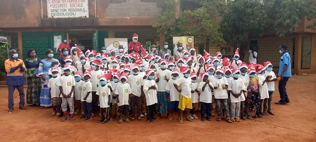 CNSS : Un arbre de Noël à Dédougou pour donner le sourire à 100 enfants vulnérables