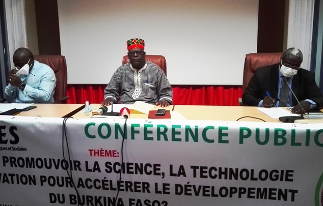 Centre d’analyse des politiques économiques et sociales (CAPES) : Une conférence pour promouvoir la science et la technologie au Burkina