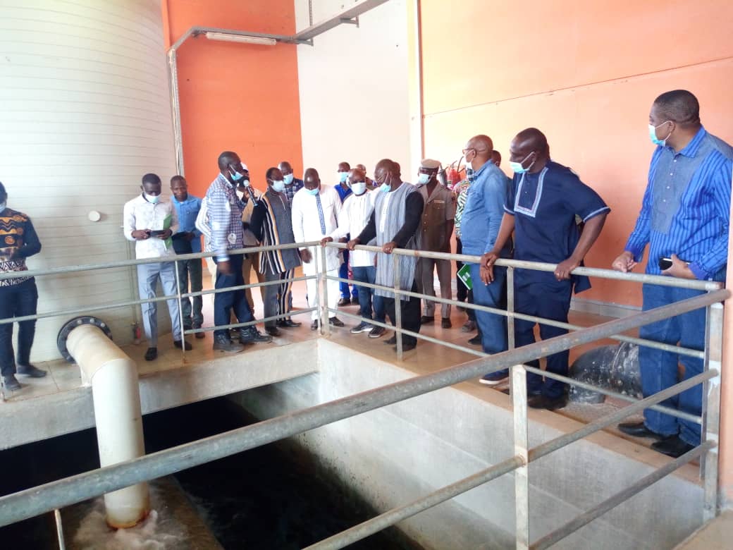 Pénurie d’eau à Bobo-Dioulasso : Le ministre Ousmane Nacro promet de soulager les populations