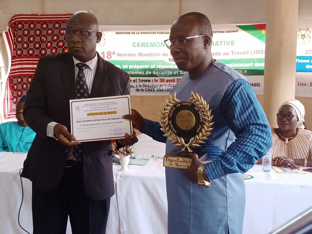 Burkina Faso : La CARFO, grande lauréate du prix « meilleurs services de santé au travail »