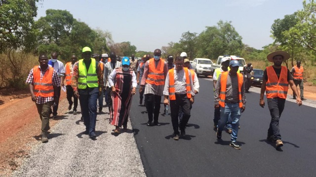 Réfection de la route Sakoinsé-Koudougou : Le ministre des Infrastructures s’imprègne de l’état d’avancement des travaux