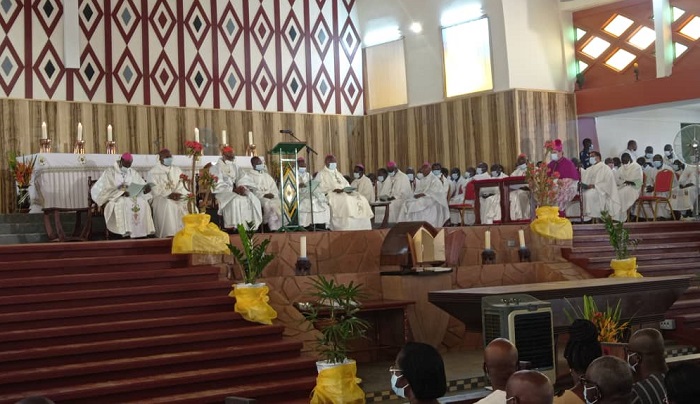 Cathédrale Notre-Dame de Lourdes de Bobo-Dioulasso : La communauté catholique rend grâce à Dieu pour la réhabilitation de l’édifice