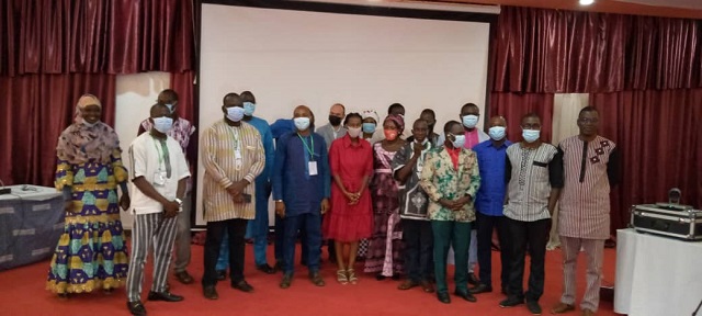 Le Burkina Faso défie la résistance grâce aux moustiquaires PBO : Un atelier d’échanges de haut niveau à Ouagadougou discute de leur efficacité