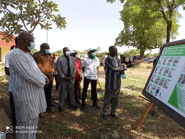 Environnement : Le ministre Siméon Sawadogo visite des réalisations du PIF à Sapouy