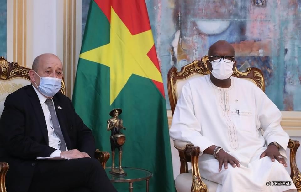 Lutte contre le terrorisme : La France ne va pas installer de base militaire au Burkina, selon Jean Yves Le Drian