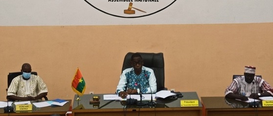 Lutte contre l’insécurité au Burkina : L’Assemblée nationale proroge l’état d’urgence pour 18 mois dans six régions