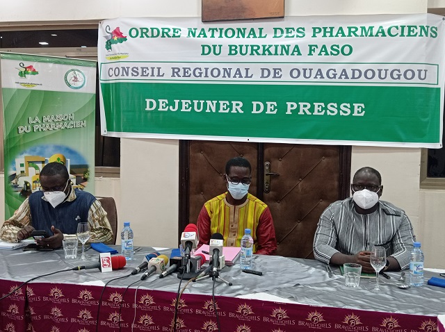 Officines pharmaceutiques : En moyenne par jour, 100 000 Burkinabè y entrent