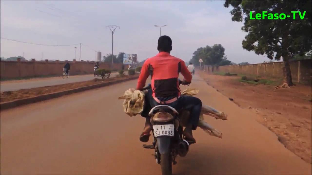 Commune de Ouagadougou : Il est désormais interdit de transporter la viande à moto 