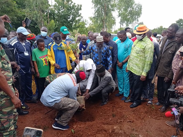 Semaine nationale de la médecine traditionnelle : Des acteurs plantent utile dans la forêt classée de Kua à Bobo-Dioulasso