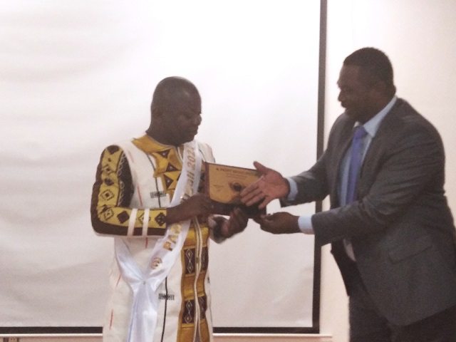 Prix africain de développement (PADEV), Kigali 2021 :  Mahamadou To présente son prix à ses partenaires