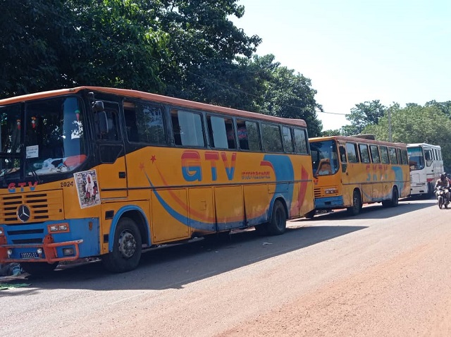 Bobo-Dioulasso : Le syndicat des transporteurs intercepte cinq cars ivoiriens en transit sur le territoire burkinabè, avec à son bord des passagers nigériens