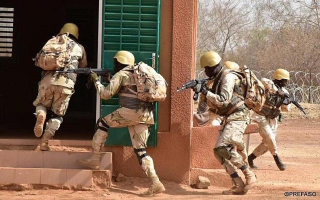 Burkina Faso : Les Forces armées nationales neutralisent une vingtaine de terroristes et détruisent leur armement dans le Yagha