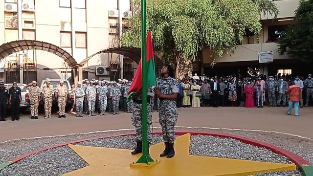 Journée nationale du drapeau au Burkina : Les administrations invitées à une montée régulière des couleurs