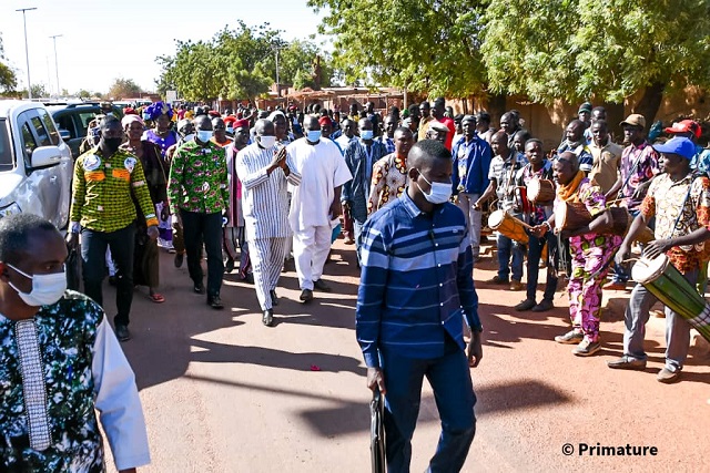 Burkina / Nayala : Le Premier ministre Lassina Zerbo recueille les bénédictions de ses oncles à Toma