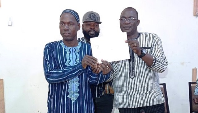 Solidarité : Des Burkinabè vivant aux Etats-Unis offrent 2 millions de francs CFA à la famille de feu « Ladji Yoro »