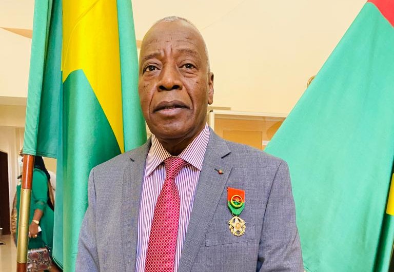 Banque commerciale du Burkina :  Le directeur général Bashir KARWA distingué Officier de l’Ordre de l’Etalon