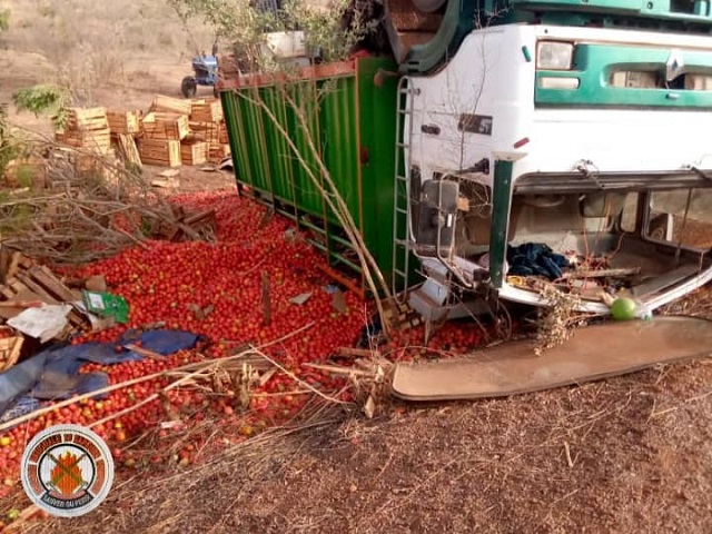 Burkina : Un camion de tomates se renverse et cause un mort