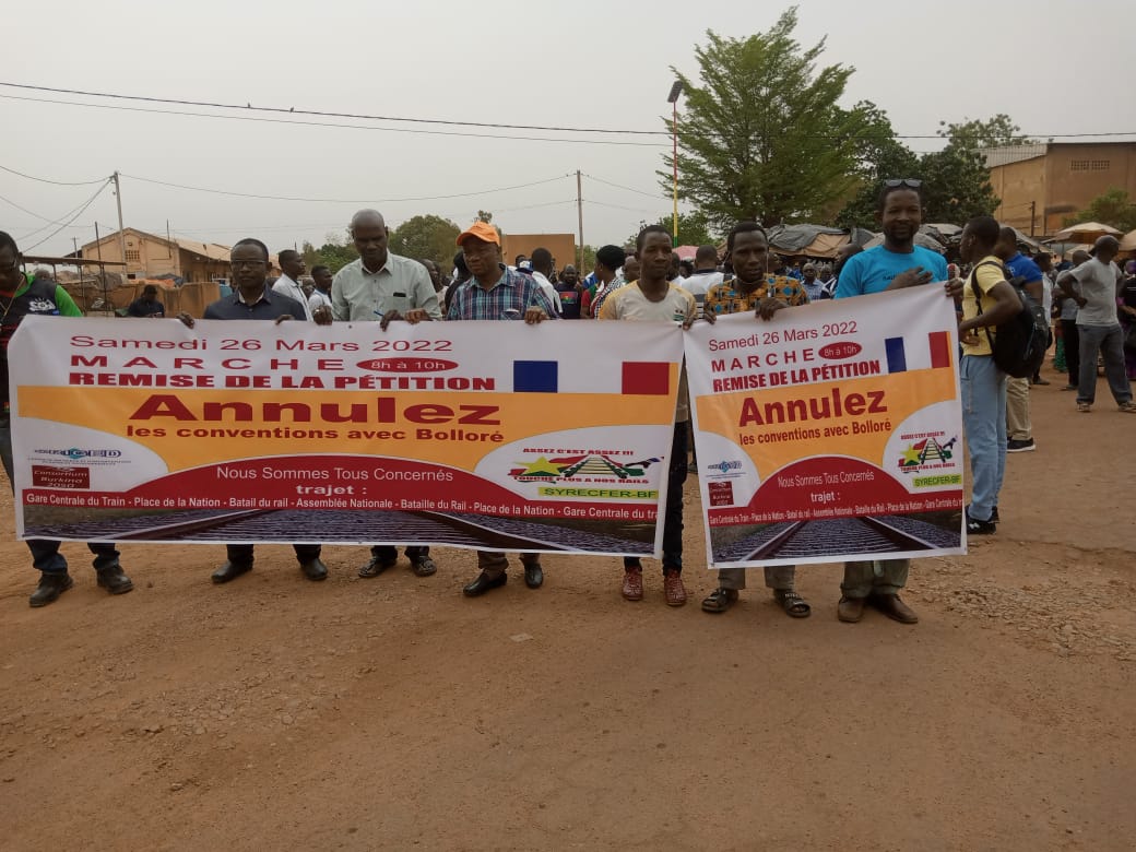 Chemin de fer au Burkina : Des manifestants exigent l’annulation de toutes les conventions avec le Groupe Bolloré