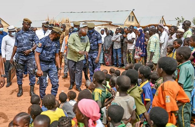 Situation humanitaire au Centre-nord : Le Premier ministre solidaire des PDI de Kongoussi