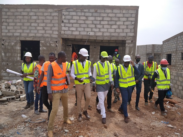 Cité de l’espoir de Loumbila : Le ministre Wabou Drabo se dit fier des jeunes apprenants en stage pratique sur l’électrification des logements 