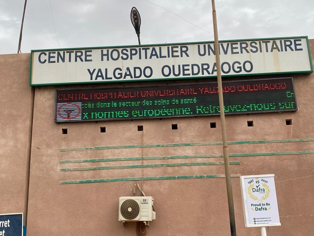 Santé : Dafra Pharma offre une enseigne lumineuse grand format au CHU-Yalgado Ouédraogo 
