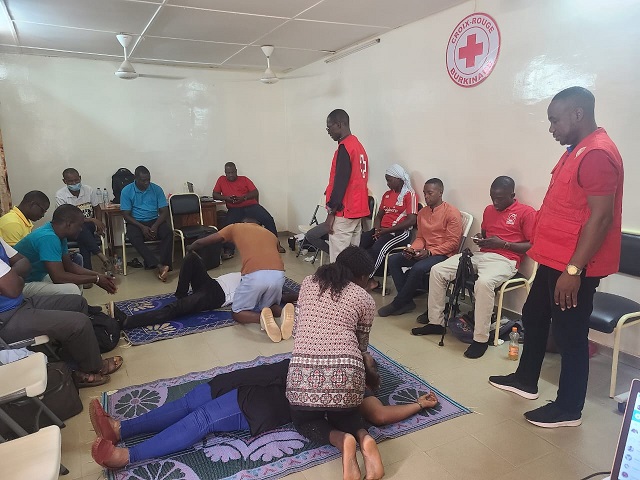 Croix-Rouge burkinabè : Des journalistes initiés aux gestes de premiers secours