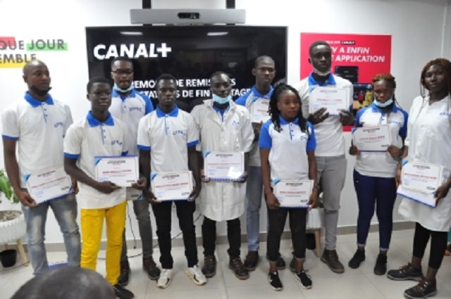 CANAL+ Burkina : Dix stagiaires techniciens en fin de formation