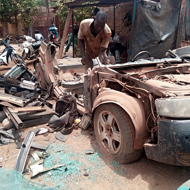 Casse-auto et vente de ferraille : Un business en plein essor à Ouagadougou