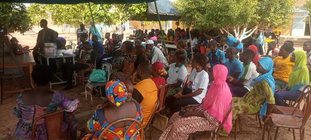 Burkina/Education aux médias : AmiNet sensibilise les élèves du Lycée Manegba de Kombissiri à une bonne utilisation des réseaux sociaux 