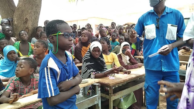 Santé oculaire : L’ONG Light for the World offre une trentaine de lunettes aux élèves de Mogtédo
