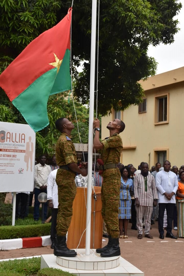 Chambre de commerce du Burkina : Une montée des couleurs pour marquer le lancement officiel des activités commémoratives du 74e anniversaire