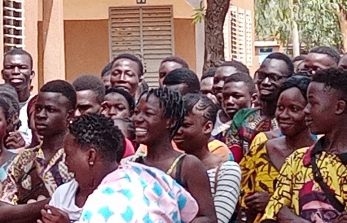 Résultats du BEPC 2022 à Koudougou : Entre cris de joie et larmes de tristesse au jury N°10 du lycée communal