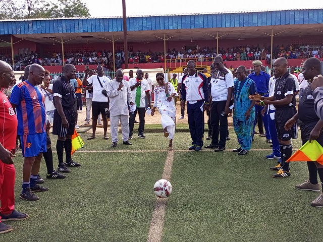 Football : Bertrand Traoré communie avec les populations de Bobo-Dioulasso