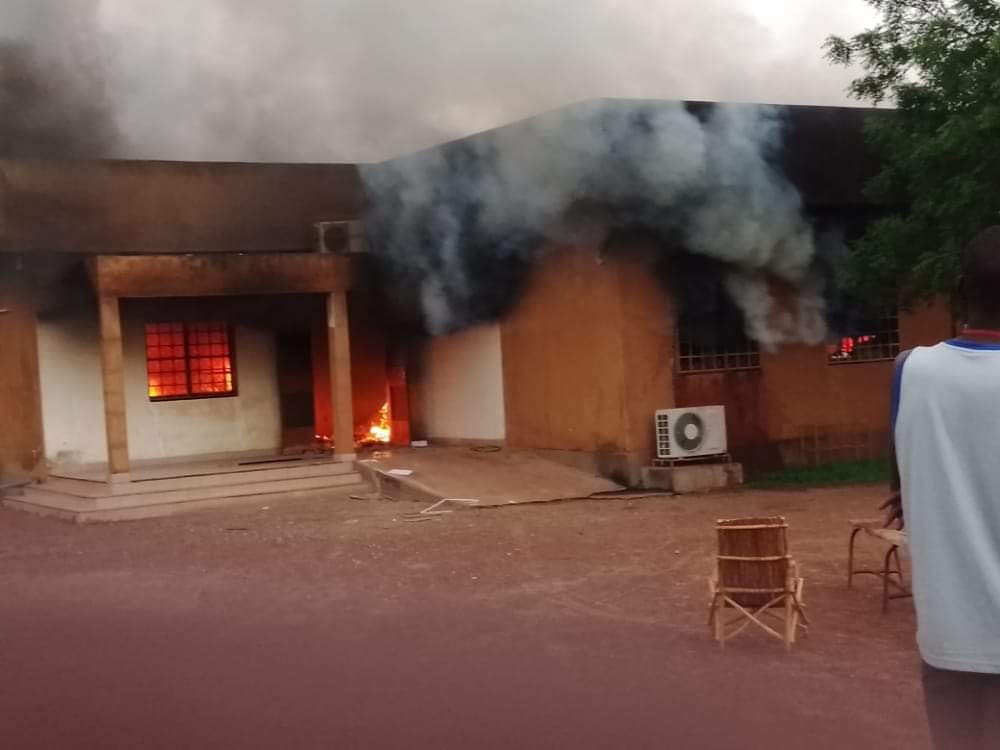 Burkina/ Province du Nayala : Le dépôt pharmaceutique du CMA de Toma parti en feu