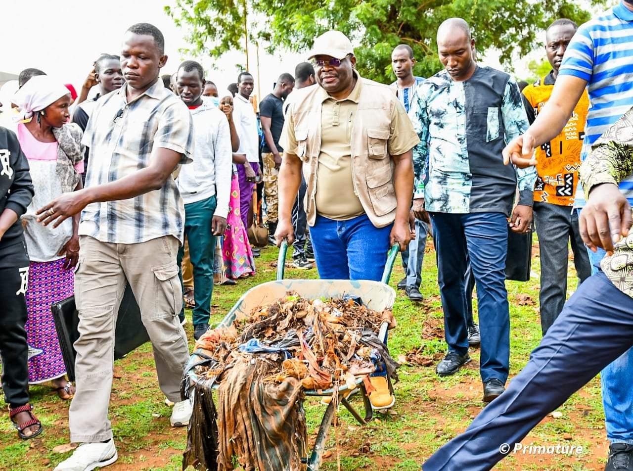 Le Premier ministre Albert Ouédraogo à Koudougou pour l’opération « Mana mana » 