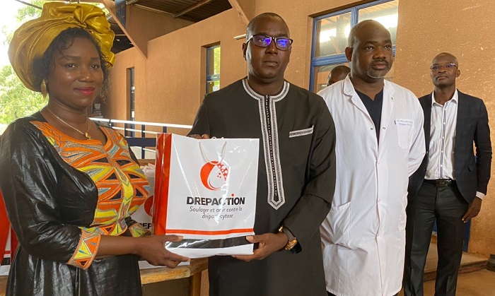 Santé : L’association Drepaction offre 60 kits de premiers soins aux drépanocytaires du CHU Yalgado Ouédraogo