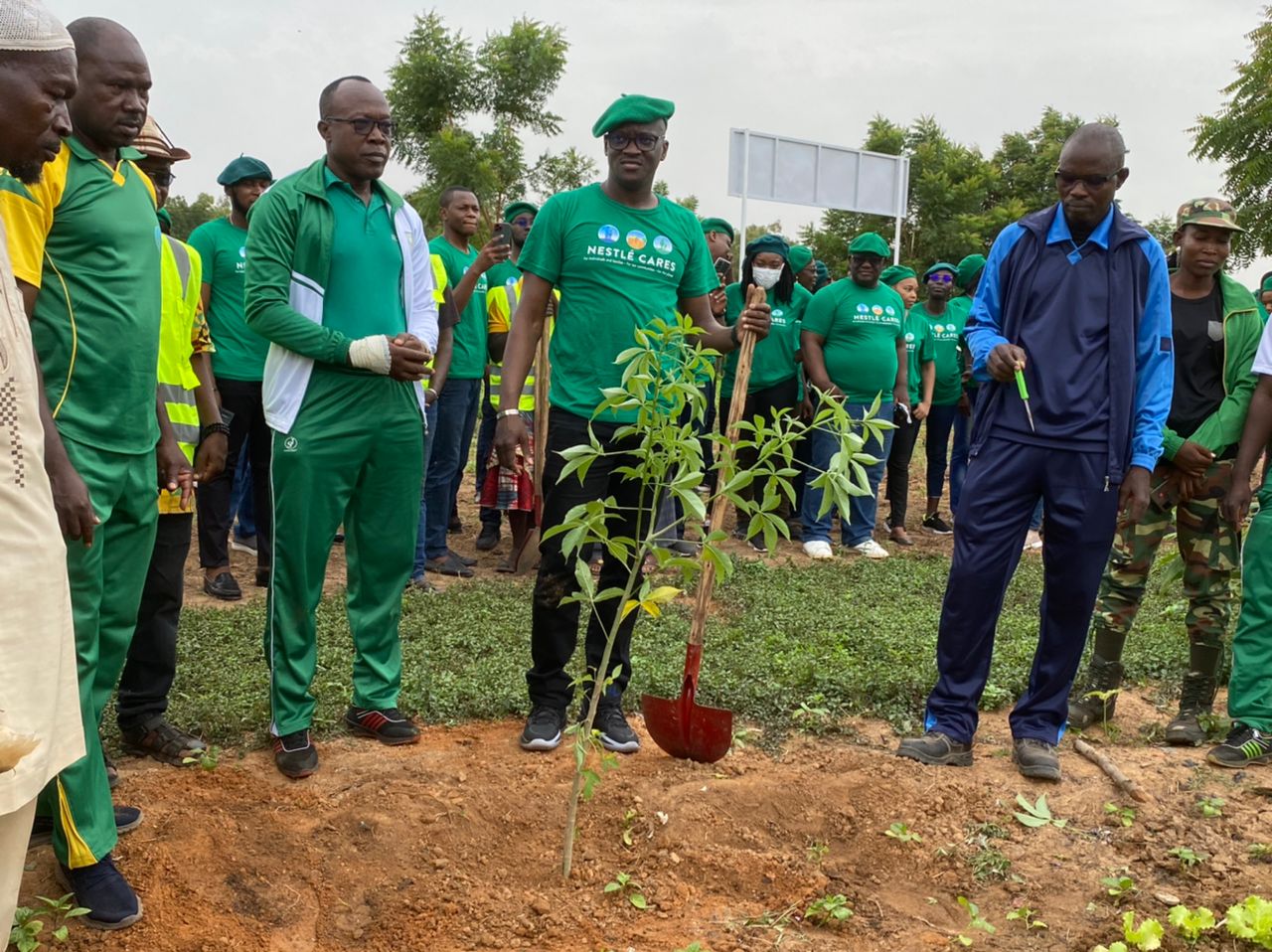Restauration du couvert végétal : Nestlé plante 350 arbres sur la ceinture verte de Ouagadougou