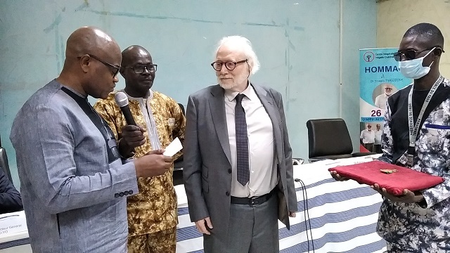 Santé/CHU Yalgado Ouédraogo : Dr Francis Théodore élevé au rang de Chevalier de l’ordre du Mérite