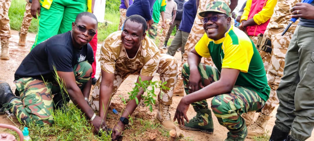 Burkina/ Environnement : 450 plants mis en terre par la police nationale
