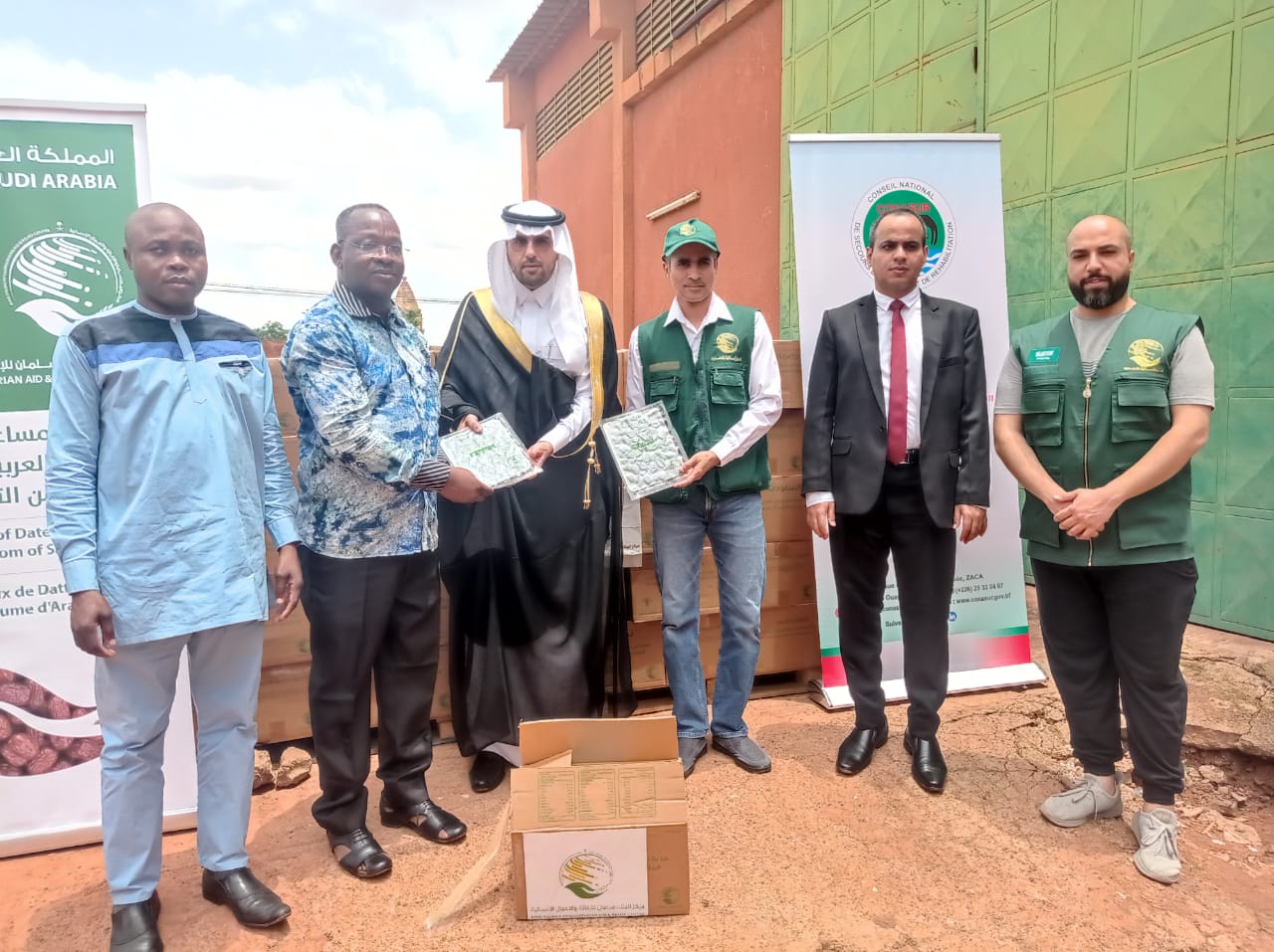 Solidarité : L’Arabie saoudite offre 40 tonnes de dattes alimentaires aux populations vulnérables du Burkina Faso