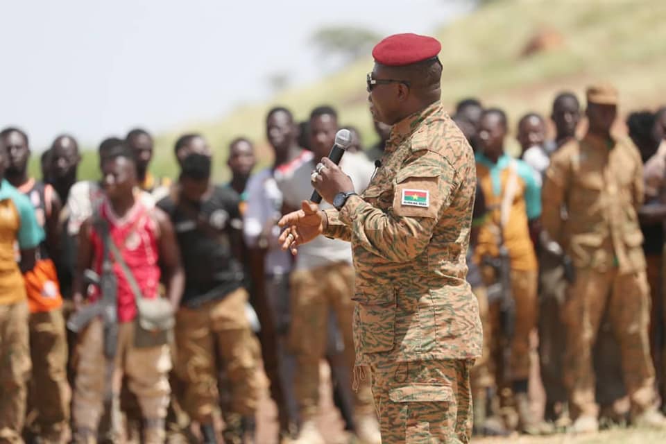 Attaque à Gaskindé : Le Président DAMIBA remonte le moral de la troupe à Djibo